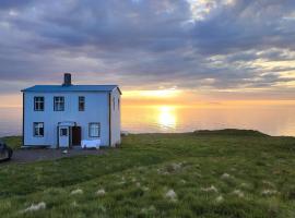 Happy-Cove Guesthouse - by the sea: Bakkafjörður, Draugafoss yakınında bir otel