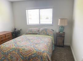 Miami Gallery Private Queen Bedroom and Shared Bathroom, δωμάτιο σε οικογενειακή κατοικία σε Oxford