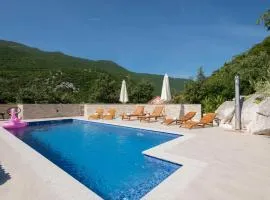 Stunning Home In Vrgorac With Outdoor Swimming Pool, 3 Bedrooms And Wifi