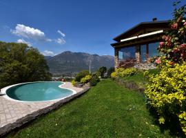 Villa in Pisogne with pool garden and lake view: Pisogne'de bir otoparklı otel