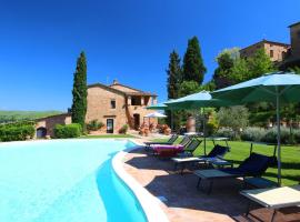 Attractive Farmhouse in Montalcino with Terrace, casă de vacanță din San Giovanni dʼAsso