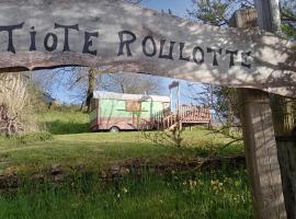 La tiote roulotte, glamping site in Marquigny