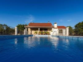 Villa Menalo, cabana o cottage a Neum