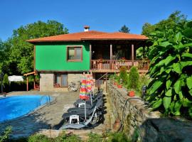 Къща край реката/ House by the river, hotel s parkiriščem v mestu Vetrintsi