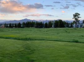 TALISMAN AMAZING VIEWS Walk to Uptown Sleeps 4, holiday rental in Pagosa Springs