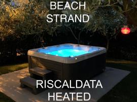 Villa Lori Apartments Garden and Beach，位于佩斯基耶拉德加达的酒店