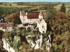 Montenaut, hôtel à Angles-sur-lʼAnglin près de : Site historique Le Roc aux Sorciers