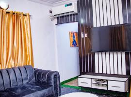 Homely 1-Bed-Apt With 24hrs Power & Fast Internet، فندق مع موقف سيارات في لاغوس