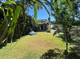 Chozito de paja a 300m. playa Mangueta, country house in El Palmar