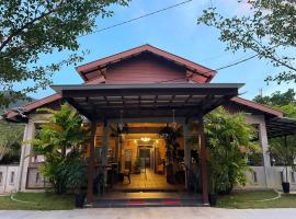 Pangkor Nature View House: Pangkor şehrinde bir kiralık sahil evi