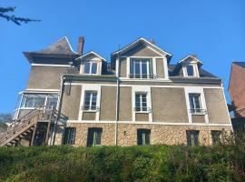 La Croisée des Chemins, hotel in Arques-la-Bataille