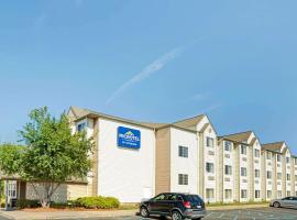 Microtel Inn & Suites by Wyndham Detroit Roseville, hotel di Roseville