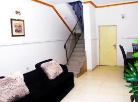 GREAT 2bedroom Duplex Apartment-FREE FAST WIFI- -24hrs light- in Stadium Road -N45,000、ポートハーコートのホテル