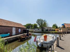 Broads Reach - Norfolk Holiday Properties, holiday home in Stalham