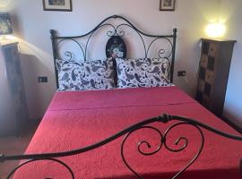 SHARON HOUSE NEAR THE MALL OUTLET, hotel con spa en Incisa in Valdarno