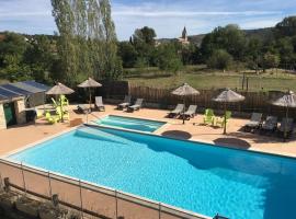 Le Cosi Cool Douce Family, hotel v destinaci Joyeuse
