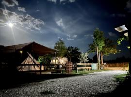 Terre del Piano-Bell Tent, hotel en Corinaldo