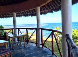 Room in Villa - A 37m2 suite in a 560 m2 Villa, Indian Ocean View, hotel u gradu 'Shimoni'