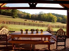 Romantic escape -100 acre horse farm near Purina., hotel with parking in Labadie