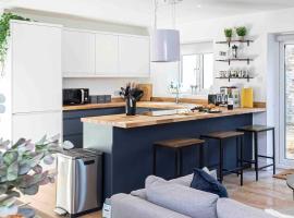 Gorgeous SeaHaze sleeps 8 new forest +bikes/chef, hotel a Everton