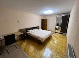Квартира трикімнатна