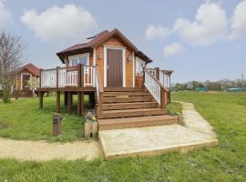 Dragonfly Retreat, holiday home in Pentney