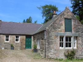 Steading Cottage - Craigievar Castle, hotel with parking in Alford