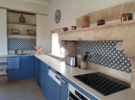 Le gite de saint-maixent le petit, Hotel in Haims