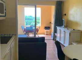 Appartement et Parc aquatique Juillet et Août Domaine du Golf de Pont Royal en Provence