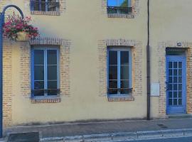 AUBIGNY appartement centre ville 1e étage, pet-friendly hotel sa Aubigny-sur-Nère