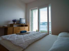 Apartment “BEL PONTE” Komarna, semesterboende i Komarna