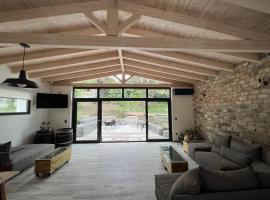 Stablus house, casa de campo em Alykes Potamou