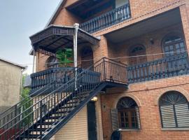 Surami house, hotel din Surami