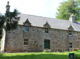 South Mains Cottage - Craigievar Castle, parkolóval rendelkező hotel Alfordban