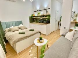 BRAND NEW Design studio Emerald - old town A/C