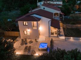 포레치에 위치한 빌라 Casa Pinia with outdoor jacuzzi