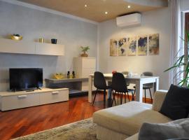 The Fox On The Lake Apartment, vacation rental in Costa Volpino