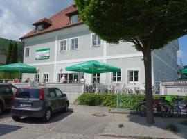 Goldenes Schiff Hotel-Mietparkplätze, hotel sa Engelhartszell