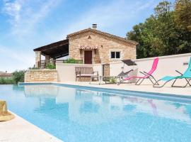 Nice Home In Orgnac-laven With Outdoor Swimming Pool And 3 Bedrooms, hotel v destinácii Orgnac-lʼAven