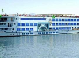 Sofia Nile Cruise Luxor To Aswan, hotel cerca de Aeropuerto Internacional de Lúxor - LXR, Luxor