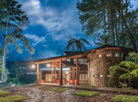 Splendid Arroyo Frio 4BR Rustic Villa, feriehus i Constanza