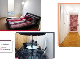 Cosy bedroom in ideal apartment, hotel in Villejuif