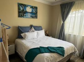 Phindulo Bed and Breakfast - No Loadshedding, Smart TVs & unlimited free fibre wifi, hotel perto de Monument Mall Krugersdorp, Krugersdorp