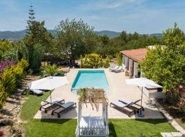 Villa Albaladejo - Eivillas Holiday Homes: Can Furnet'te bir otoparklı otel