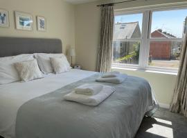 Courtyard House, with parking and patio garden，位于惠茨特布尔的酒店