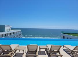 Topaz - Infinity Pool & Spa Resort, resort in Mamaia Nord