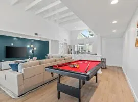 Luxurious Uptown Phoenix Townhome - Perfect Location & Sleeps 7!