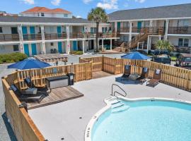 The Beach House at Oak Island by Carolina Resorts, hotell i Oak Island