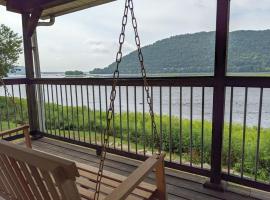 Susquehanna River Front luxury home, hotell med parkering i Dauphin