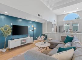 Peaceful Phoenix Getaway - Central Location, Family-Friendly & Pool Table!, villa in Phoenix